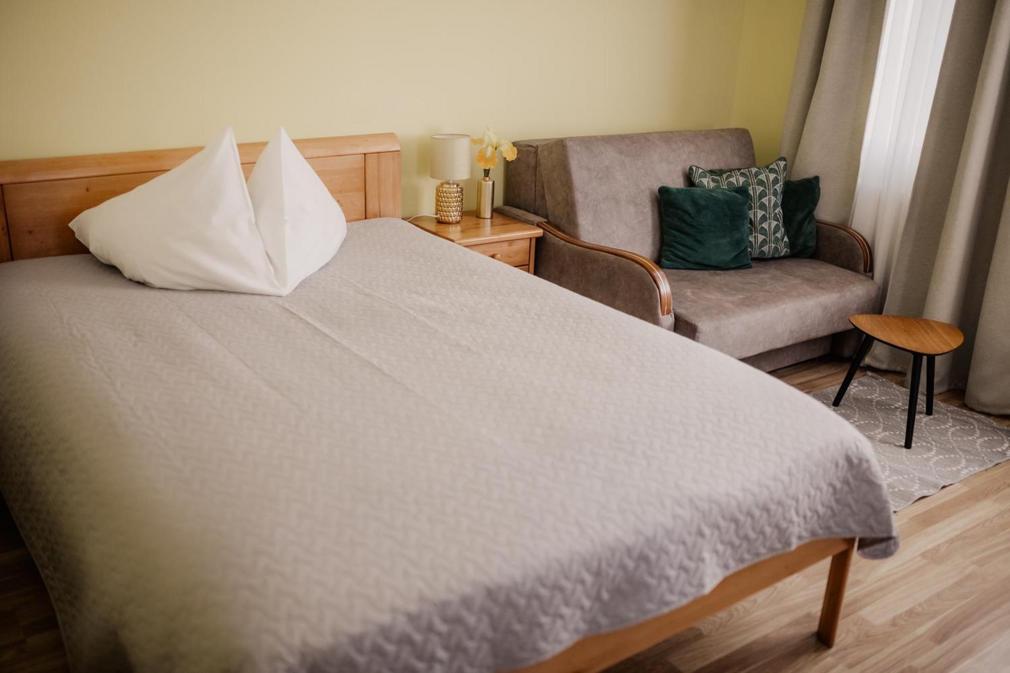 Saules Iela 2A Aparthotel Saldus ภายนอก รูปภาพ
